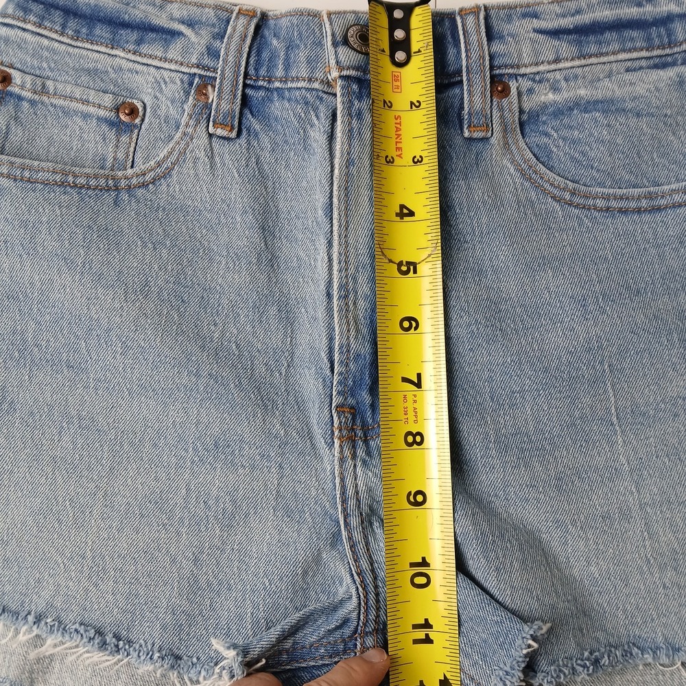 Abercrombie & Fitch Curve Love High Rise Mom Shorts Light Wash Size 4 27 Raw Hem - Picture 8 of 8